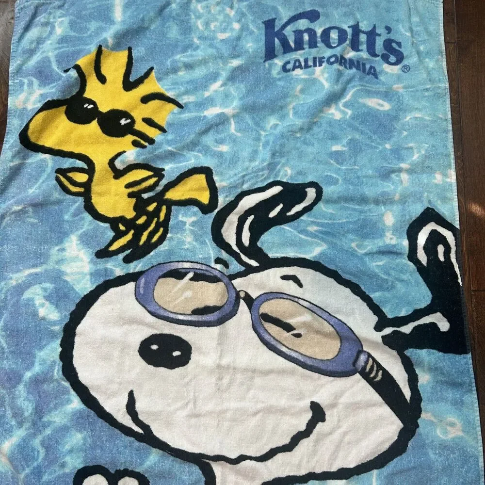 Knotts Berry Farm Peanuts Snoopy an Woodstock Beach Towel Vintage Triangle 28x52